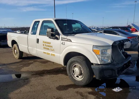 2015 Ford F250 Super Duty z USA, uszkodzony, nr VIN 1FT7X2A6XFED33228